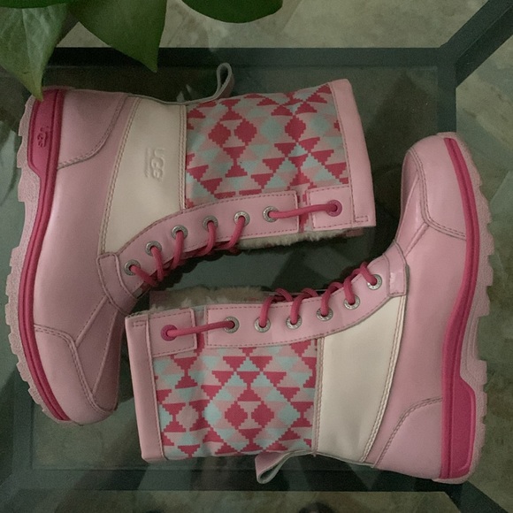 UGG BUTTE II PATENT TRUCKEE WATERPROOF LEATHER BOOTS - Picture 4 of 16